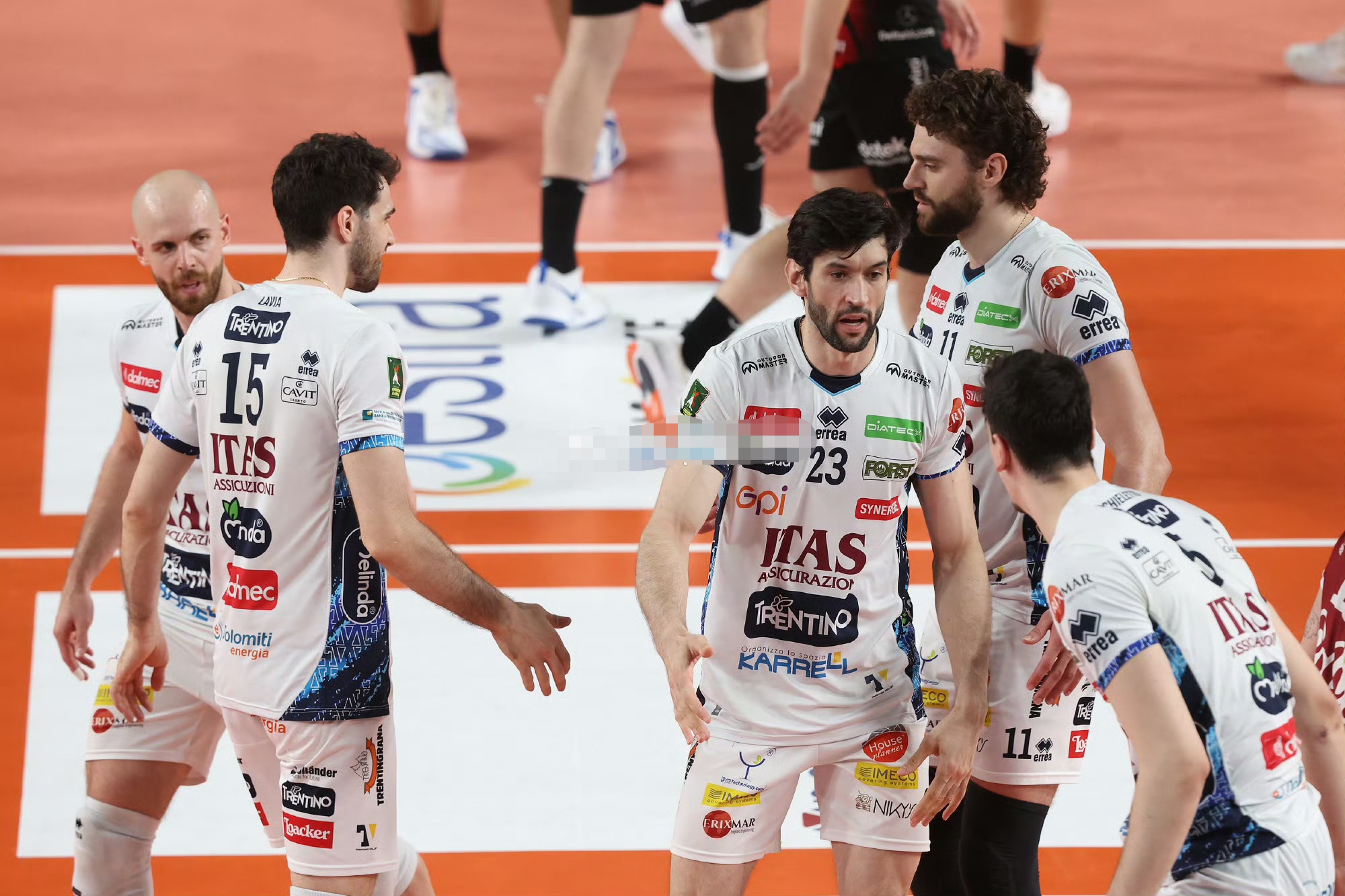 开云电子 -集结日体能课后，里昂迎来里程碑备战意大利杯，媒体盛赞，年轻球员得到机会(冈江凛因酷暑而丧失理智观后感)